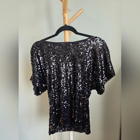 💥2 For $35💥 Bundle Corresponding Items For Deal!!! Sequin Black Top - Picture 2 of 5